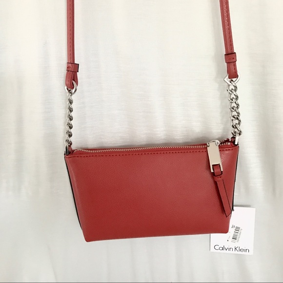 Calvin Klein Hayden leather crossbody - Picture 3 of 7